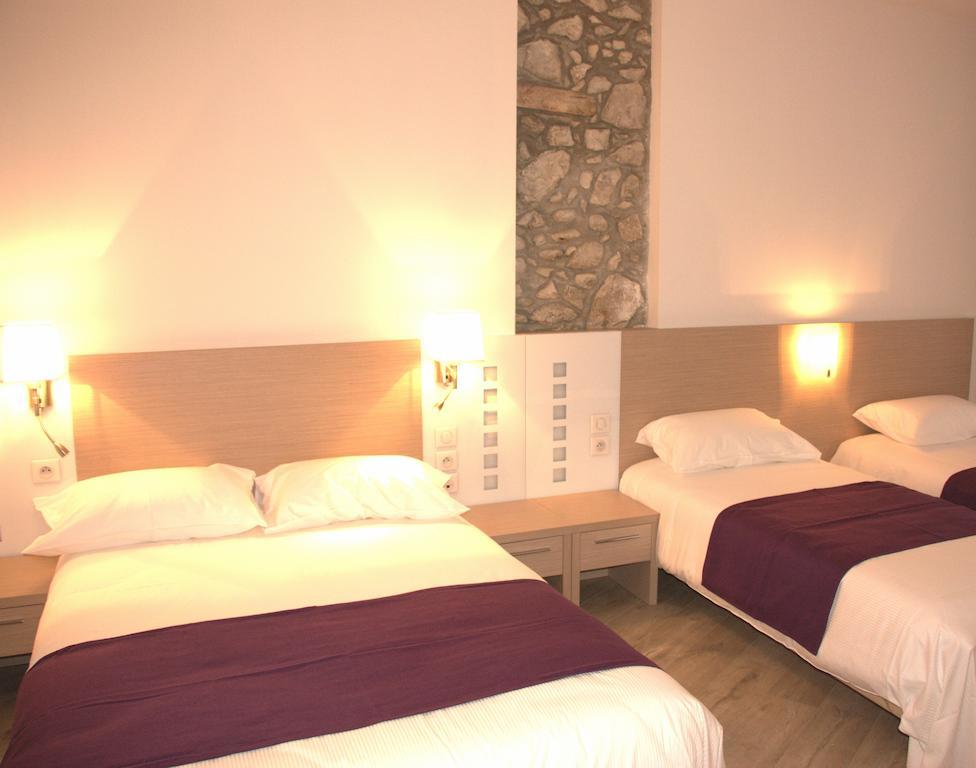 Hotel Terranostra Tarascon-sur-Ariege Room photo